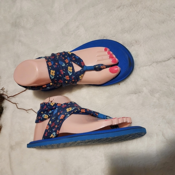 Sanuk Shoes - Floral Blue Sandals